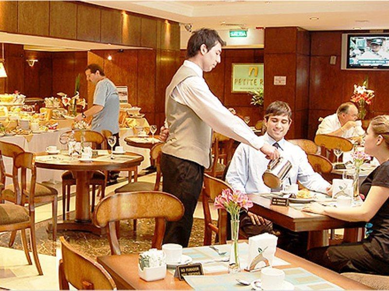 Howard Johnson Hotel 9 De Julio Avenue بوينس آيرس المظهر الخارجي الصورة