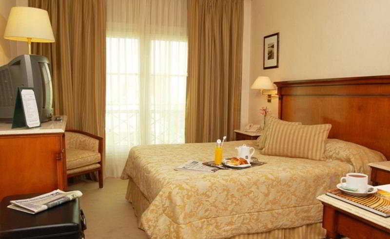 Howard Johnson Hotel 9 De Julio Avenue بوينس آيرس الغرفة الصورة
